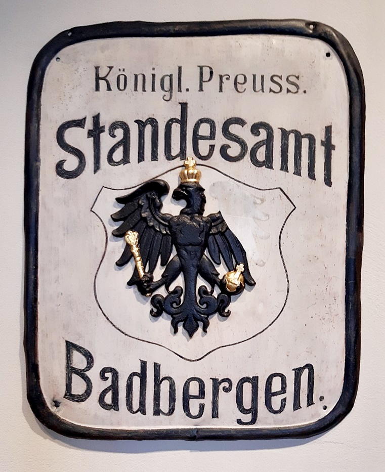 Altes Emaillschild mit Aufschrift "Preußisches Standesamt Badbergen"