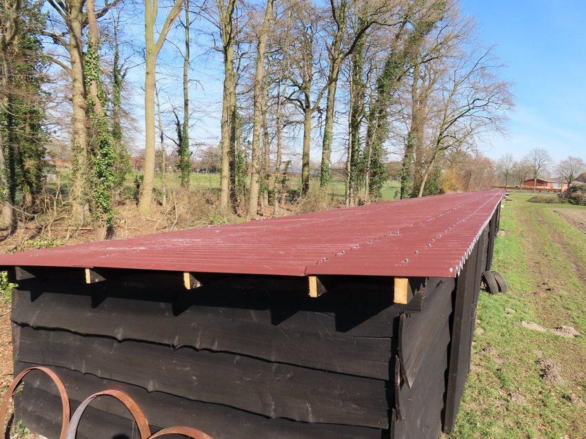 Holzbau mit neuem Dach
