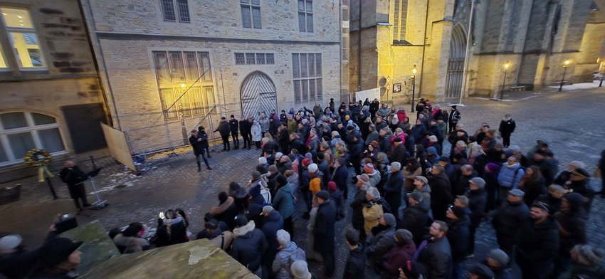 Viele Menschen auf einem Platz