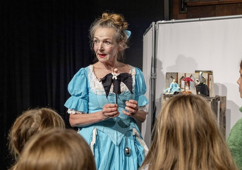 Jenny spricht zu Kindern
