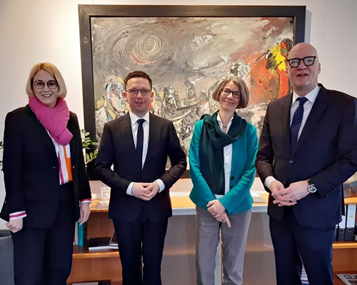 Oberbürgermeisterin Katharina Pötter, Minister Falko Mohrs, Geschäftsführerin Dr. Susanne Tauss, Stadtrat Wolfgang Beckermann